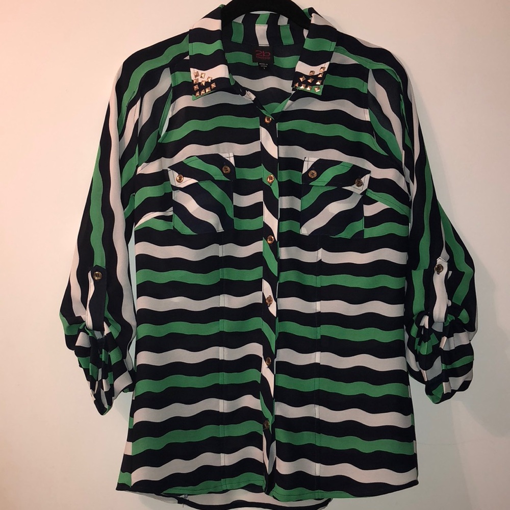 2b Bebe top in stripes with stud detail. Siz Small